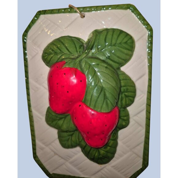 Vintage 3D Strawberry Wall Plaque Rare Decor - Picture 1 of 6